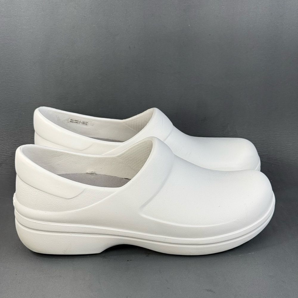 CROCS Women's Neria Pro II White Clogs, Comfort nursing Work Shoes size 10